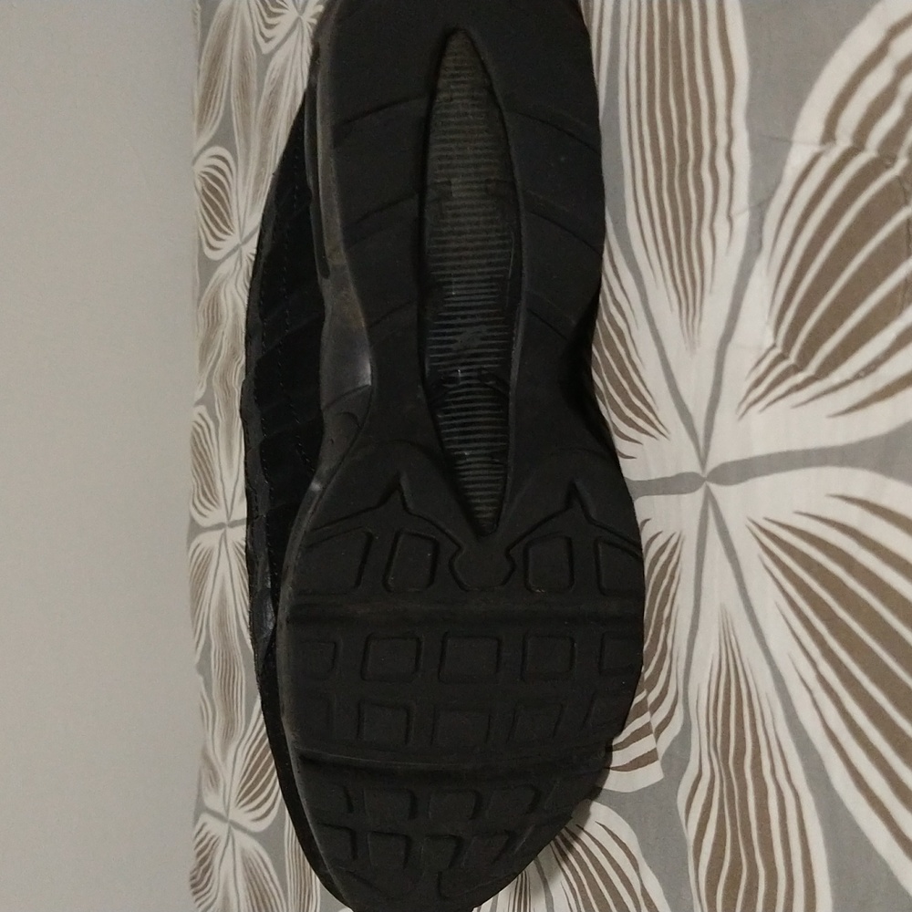 Shoes - Picture 6 of 8